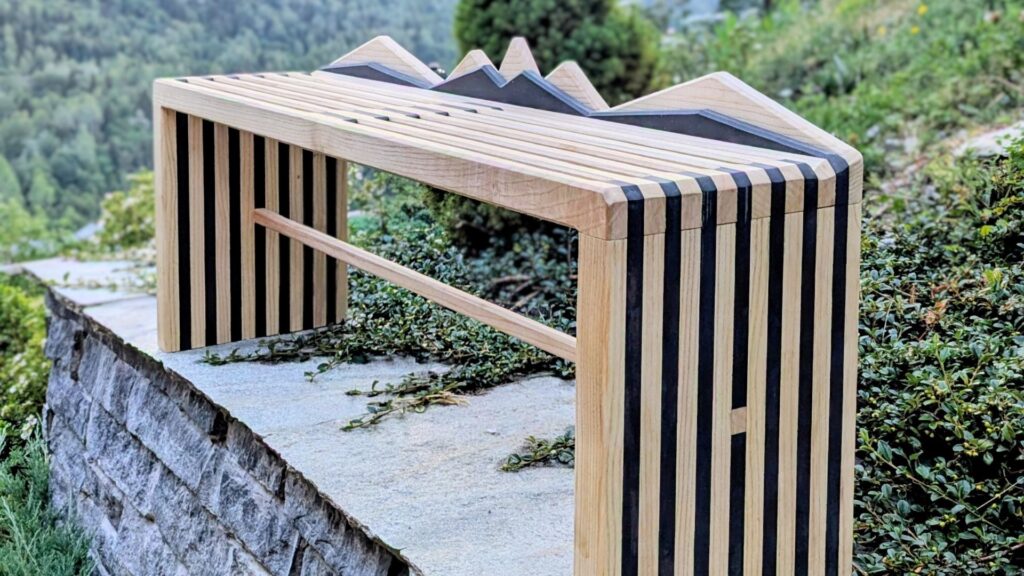 Banc design artisanal, banc en frêne massif, mobilier design haut de gamme, banc pièce unique, mobilier inspiré de la montagne